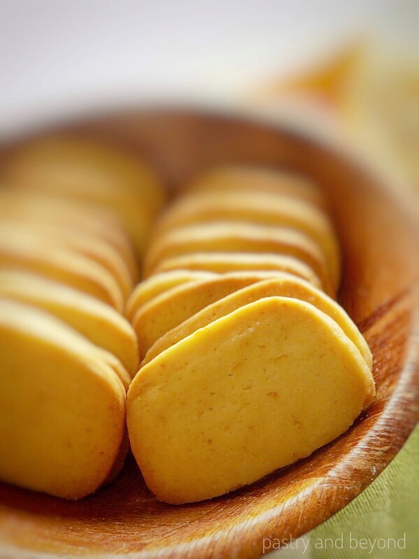 Lemon slice-and-bake cookies in a wooden bowl.