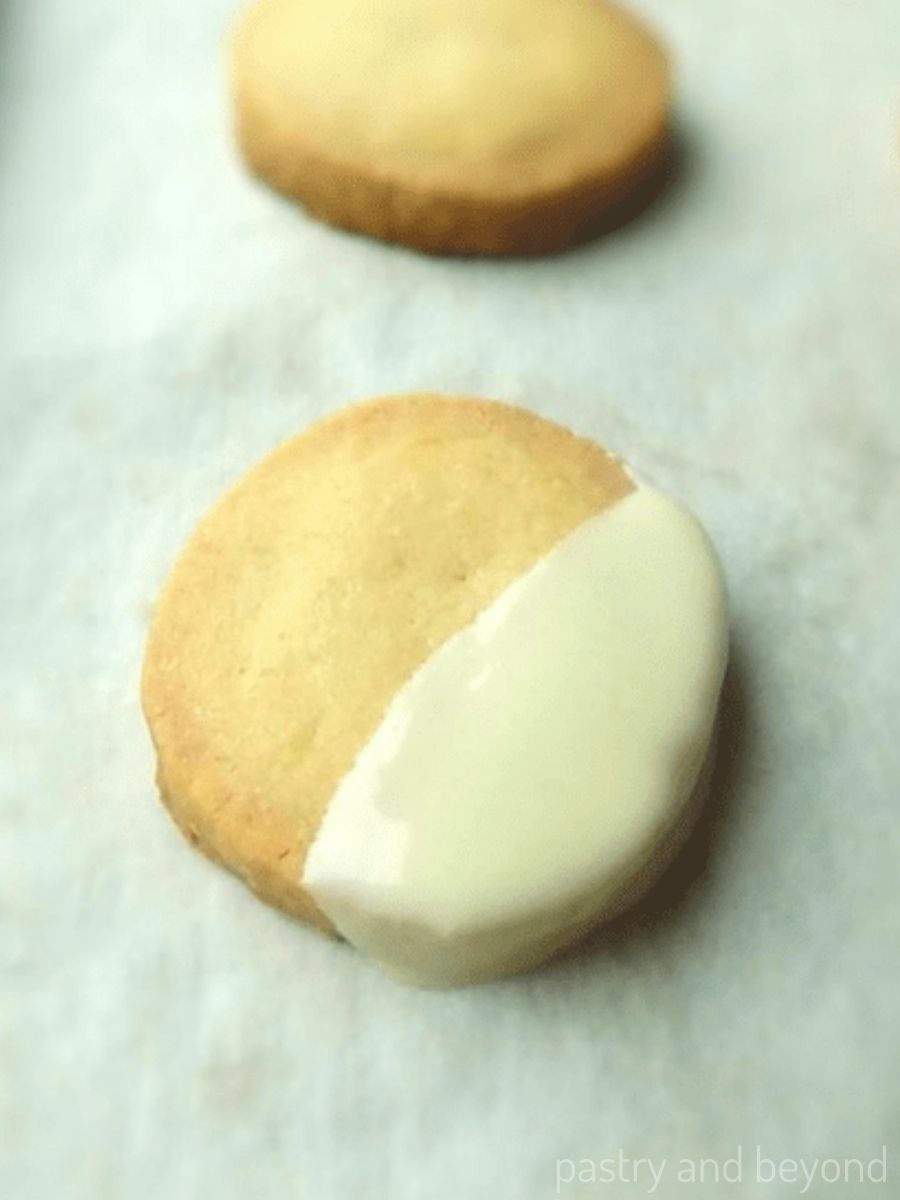 Slice and bake vanilla shortbread cookies on a parchment paper.