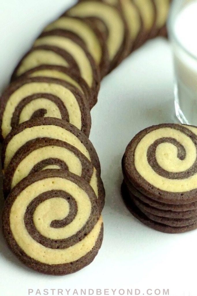 Swirl cookies in a row.