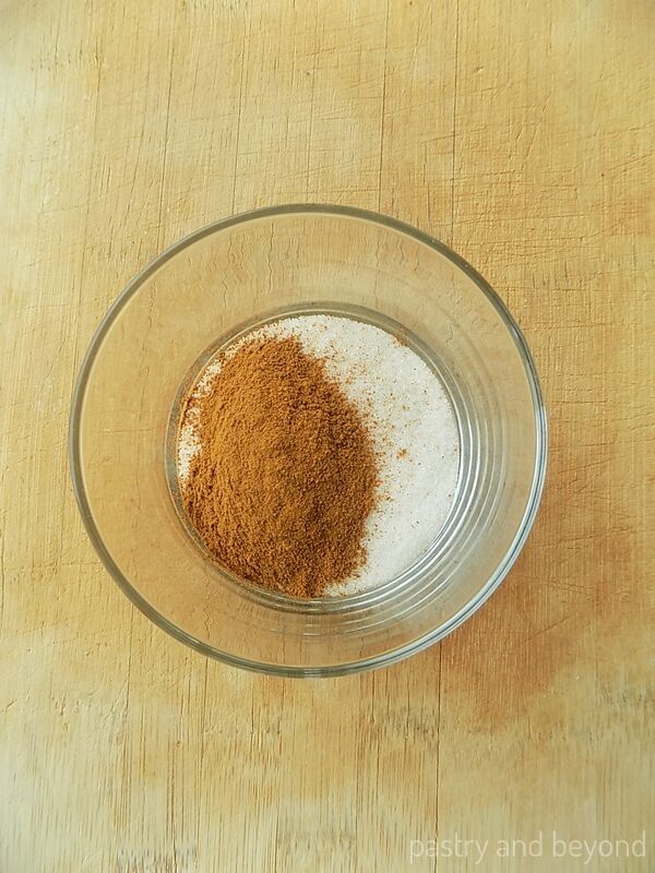 Cinnamon and sugar in a small bowl.